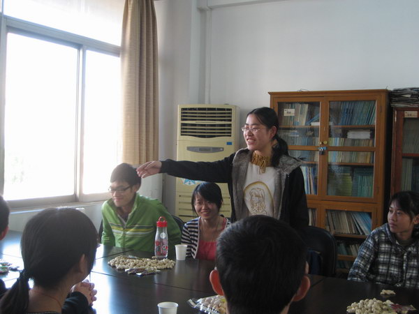 外语中心党支部和学生党支部举行“师生下午茶”活动
