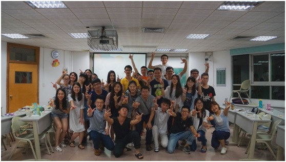 第八届粤港澳夏令营中山大学营员与老师全体合照