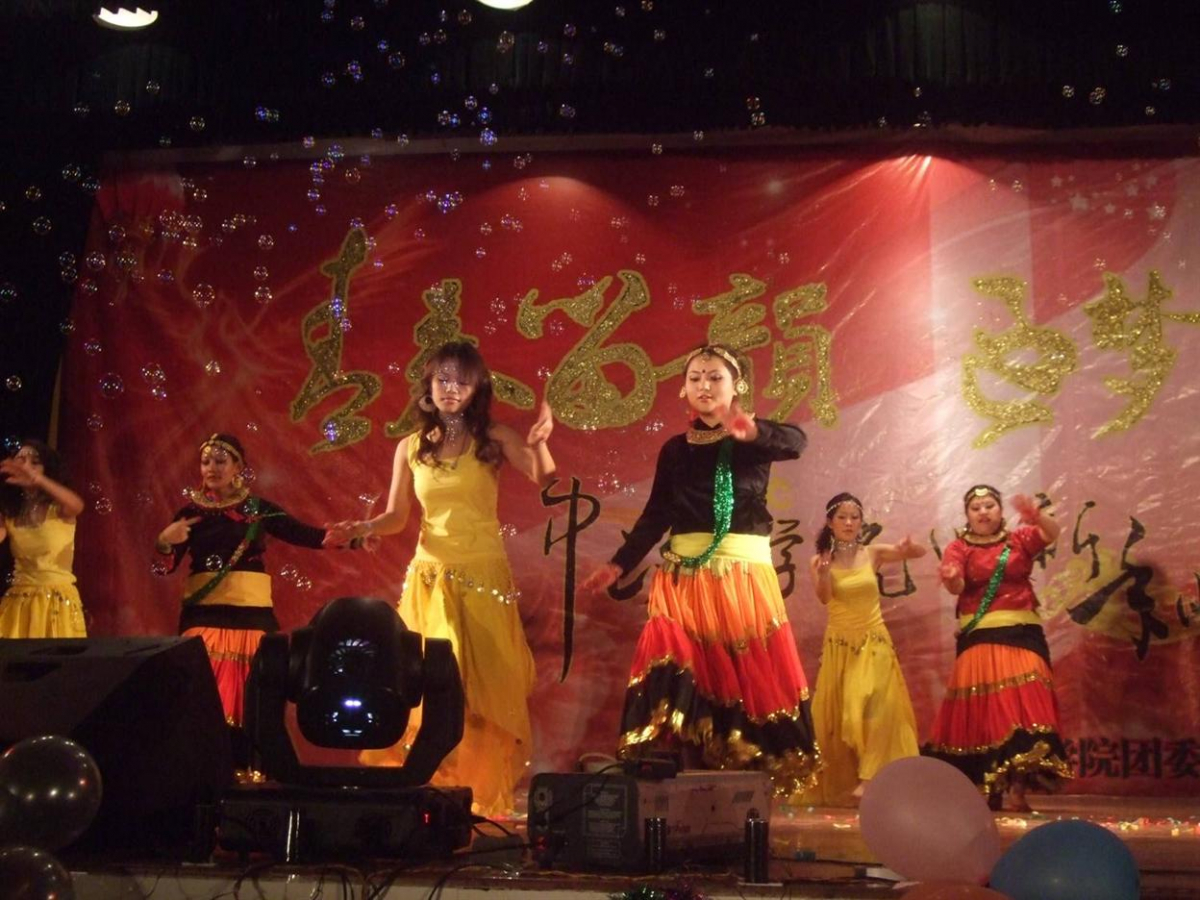 青春流韵，逐梦扬帆——记中山医学院2009年迎新年晚会