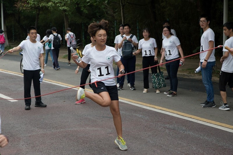 爱护地球•医路同行----中山医学院举行师生徒步赛活动
