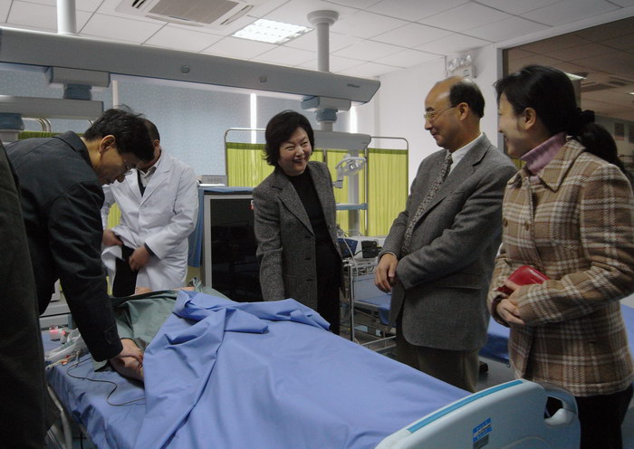 雷于蓝副省长到中山医学院考察调研